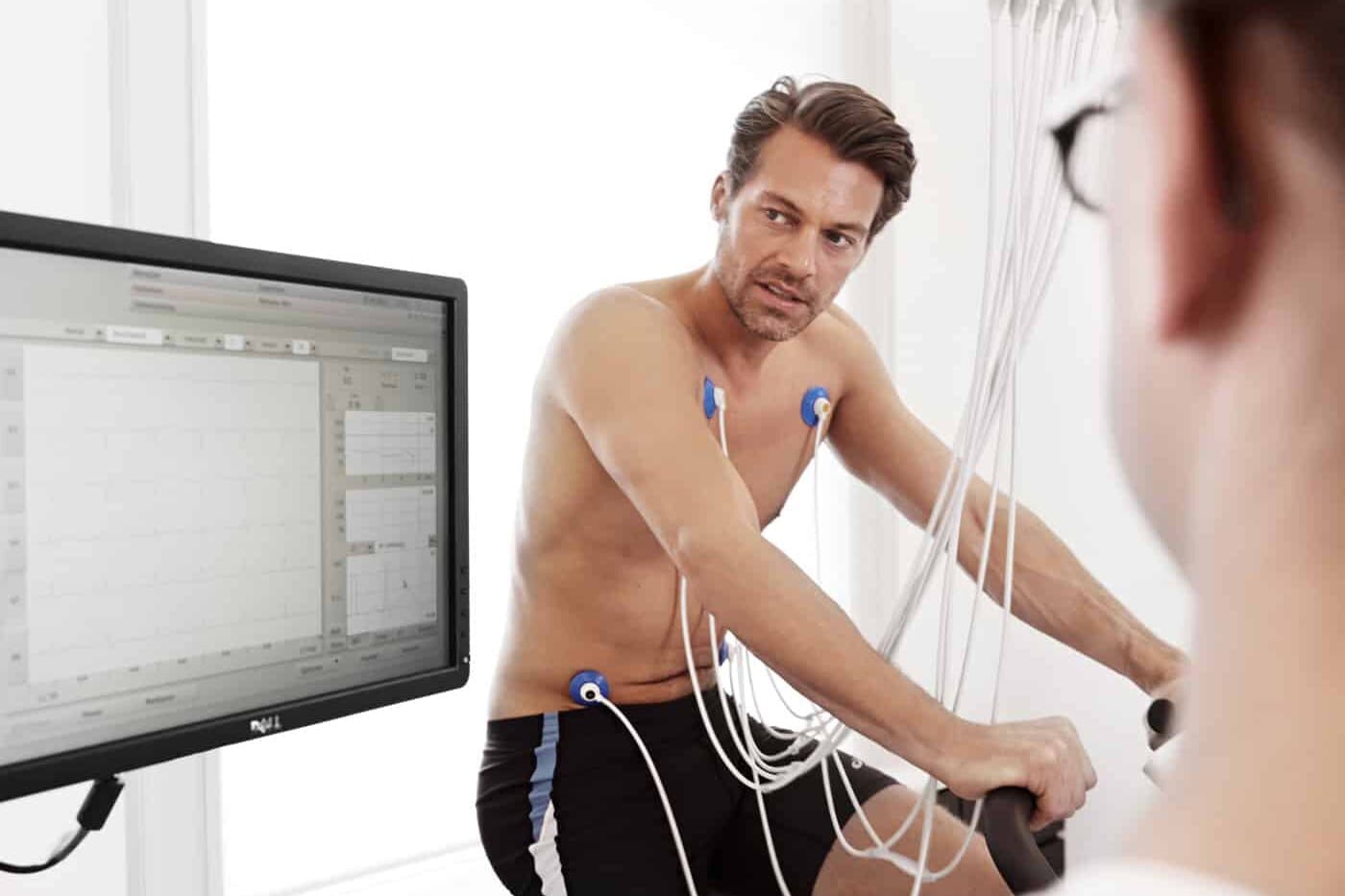 Mann bei einem Spiroergometrie Check-Up