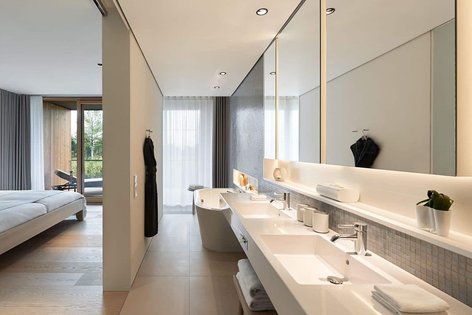 Badezimmer des Doppelzimmers im Lanserhof Tegernsee