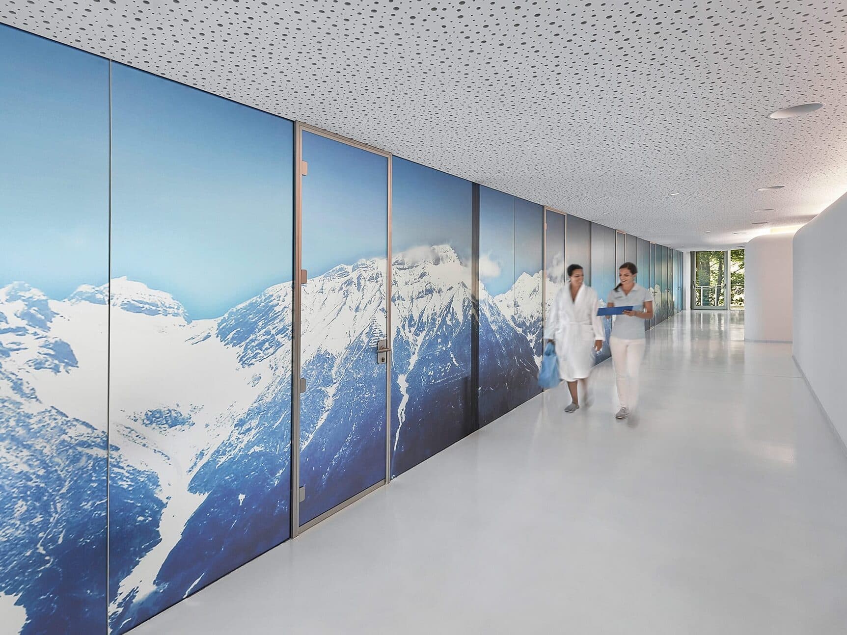 Bild des Korridors des medizinischen Bereichs des Lanserhof Lans - von Alexander Haiden