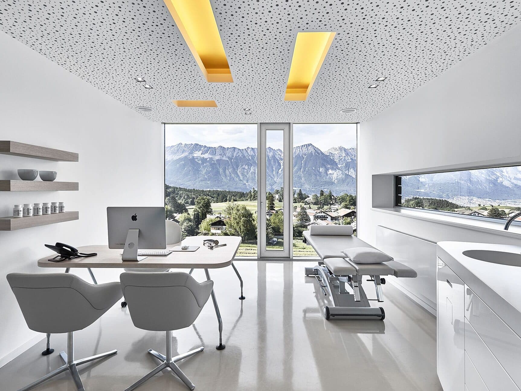 Innenansicht eines Behandlungsraums des Lanserhof Lans - von Alexander Haiden