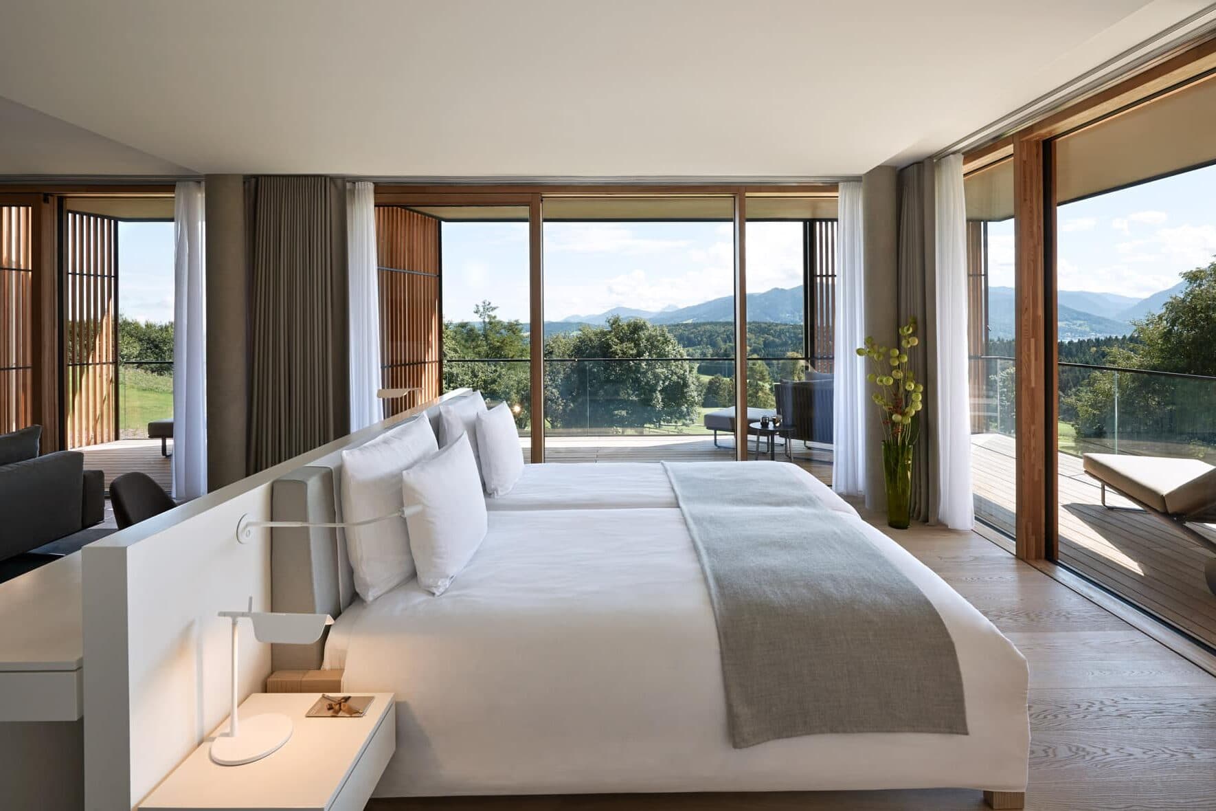 Elysium Loft Suite Schlafzimmer im Lanserhof Resort Tegernsee
