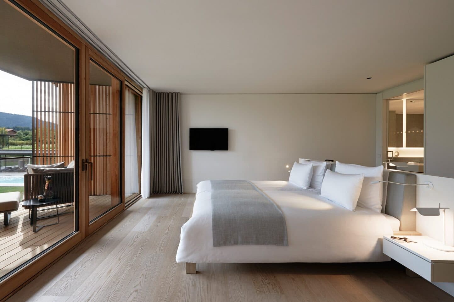 Schlafzimmer des Doppelzimmers im Lanserhof Tegernsee