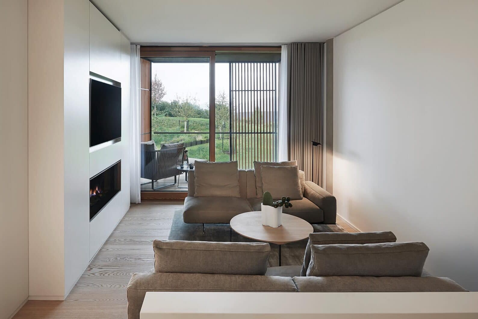 Elysium Duo Suite Wohnzimmer mit Kamin im Lanserhof Tegernsee