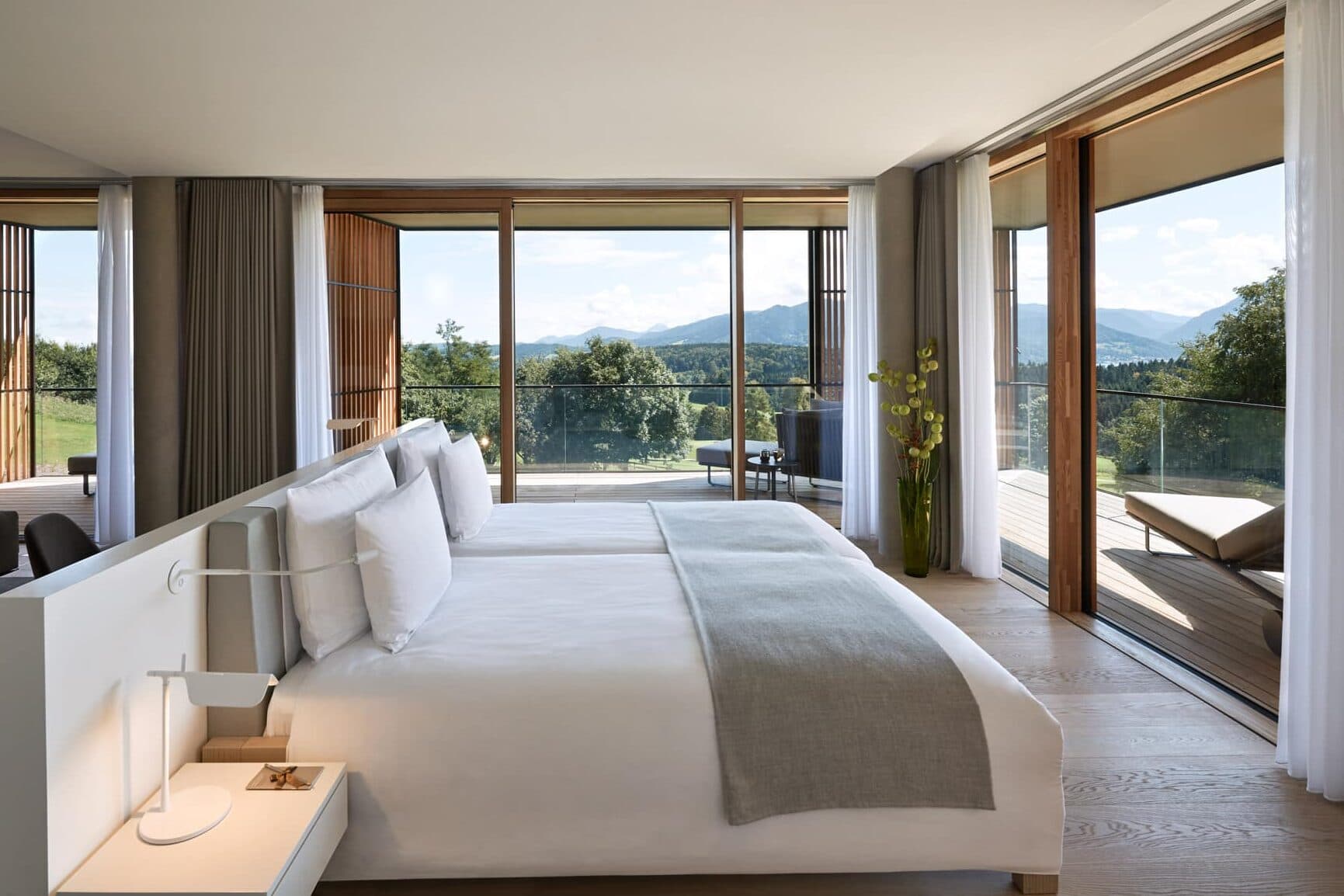 Bild eines Bettes im Lanserhof Tegernsee