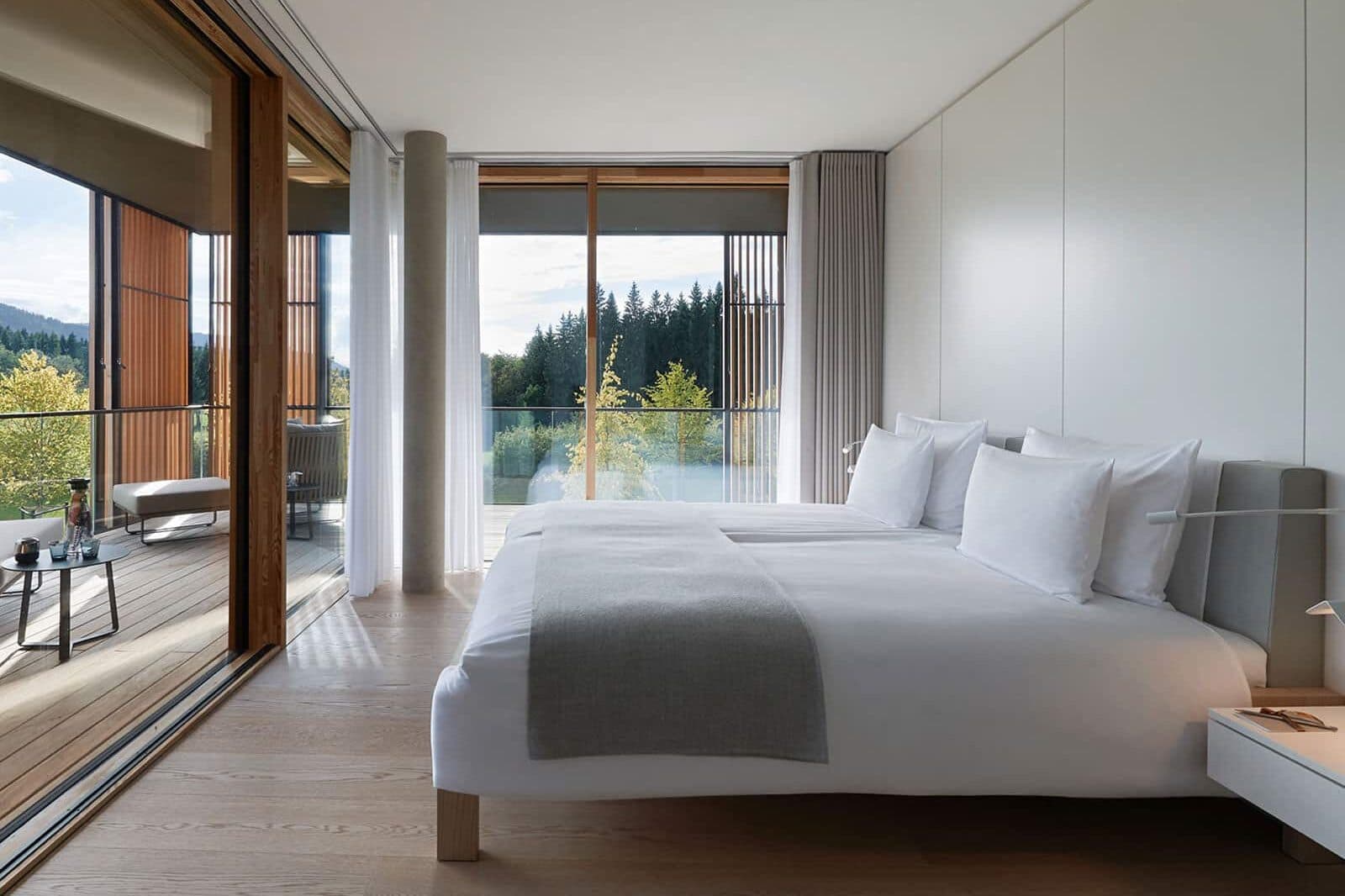 Somnium Suite Schlafzimmer im Lanserhof Resort Tegernsee